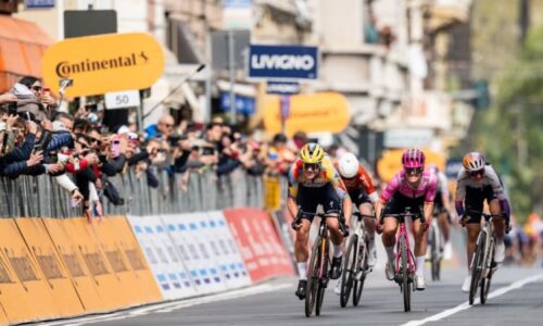 Hrůznou srážku cyklistek v Itálii zachytilo video. Závodnice přeletěla svodidla, líčí následky