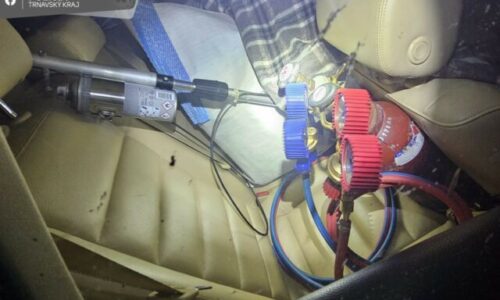 Polícia identifikovala páchateľov výbuchu bankomatu v Dolných Salibách, pátra po 28-ročnom mužovi – FOTO