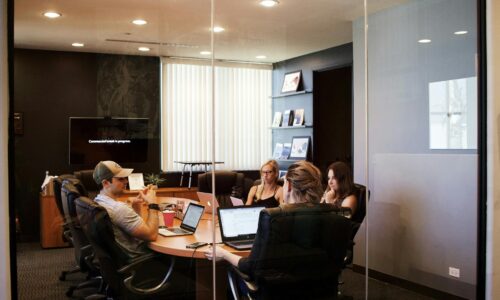 Prečo na Slovensku často odchádza talent – a zostáva jeho (slabý) šéf