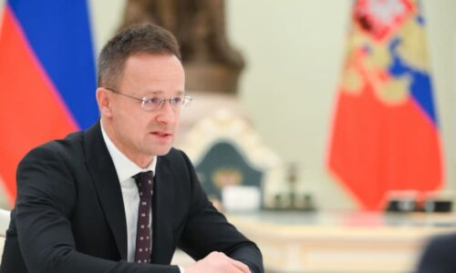Zradil Evropu? Maďarský ministr měl z jednání EU opakovaně volat do Moskvy. Szijjártó to popřel