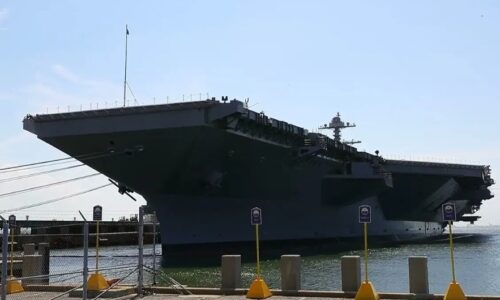 Lietadlová loď USS Gerald R. Ford neslávne odstupuje z operácie proti Iránu