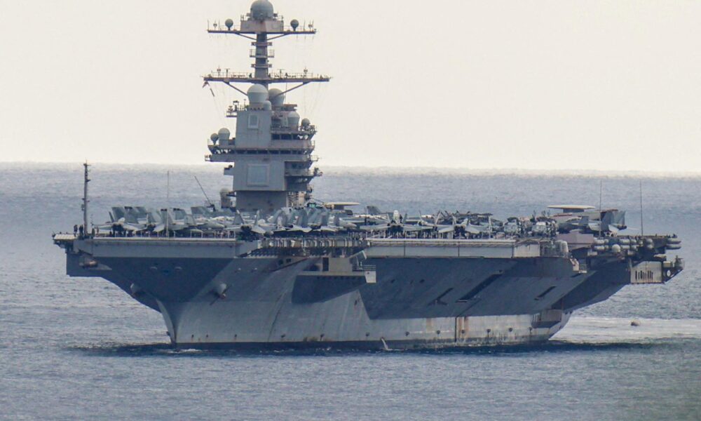 Lietadlová loď uss gerald ford sa vrátila na námornú základňu na kréte