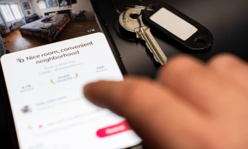 Žena z Floridy se natáčela při močení na vybavení pronajatých domů, videa pak prodávala