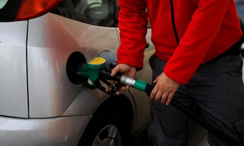 Grécko na zmiernenie rastu cien energií vynaloží 300 miliónov eur, chystá palivovú kartu pre domácnosti