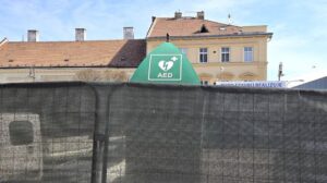 Oplotili defibrilátor, ktorý zachraňuje životy. v košiciach riešia absurdnú situáciu