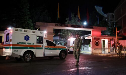 Pri nehode vojenského lietadla v Kolumbii zomrelo najmenej 66 ľudí