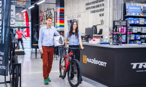 Veľká noc na bicykli: takmer 60 % slovenských rodičov športuje s deťmi na dvoch kolesách