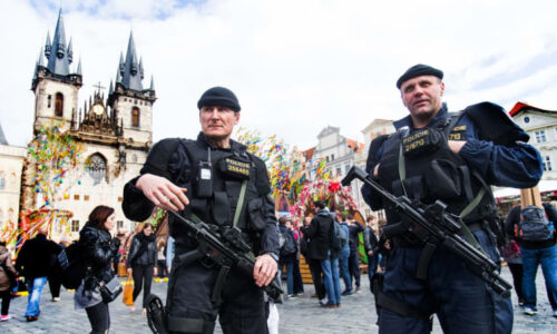 Velikonoce v duchu bezpečnostních opatření: Policie přitvrdí, v plánu jsou hlídky se samopaly