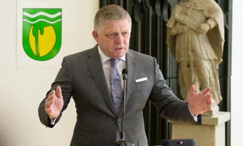 Fico kritizuje dĺžku kontrol ÚVO, podľa vlády brzdia eurofondy. Žiadajú stretnutie