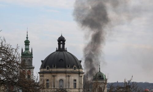 Rusko pri nezvyčajnom útoku cez deň vyslalo na Ukrajinu stovky dronov, hlási Kyjev. Zasiahli kostol UNESCO