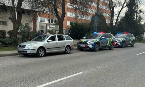 Policajti v Zlatých Moravciach pomohli seniorke, ktorá čelila nátlaku pri nevyžiadanej oprave strechy