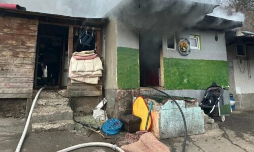 V bardejovskej mestskej časti Dlhá Lúka vypukol požiar, evakuovať museli vyše 30 ľudí