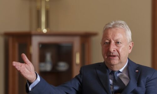 Zůna nechá zmodernizovat vládní letku. Krajům chce dát přístup k protidronové obraně