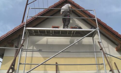 Dopad války v Íránu: Ceny stavebních materiálů letí vzhůru, řemeslníci ztrácí klienty