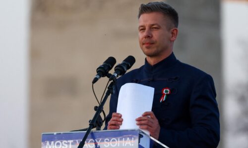 Buď TISZA alebo Fidesz. Tretia ani štvrtá cesta neexistuje, vyhlásil Magyar na dnešnom mítingu