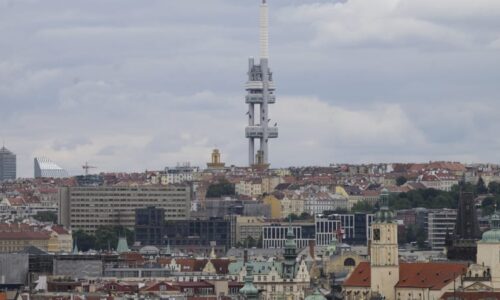 Hodina Země „zhasne“ v sobotu známé budovy: Zapojí se Žižkovská věž i brněnský hrad Špilberk