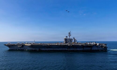 Irán tvrdí, že zaútočil na americkú lietadlovú loď USS Abraham Lincoln