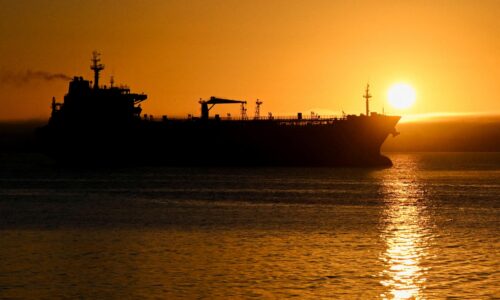 Ruský minister potvrdil dodávky ropy na Kubu. Posielame humanitárne zásielky, máme rezervy, tvrdí