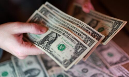 Dolár mierne rastie, ťaží z pochýb voči snahám o ukončenie vojny s Iránom