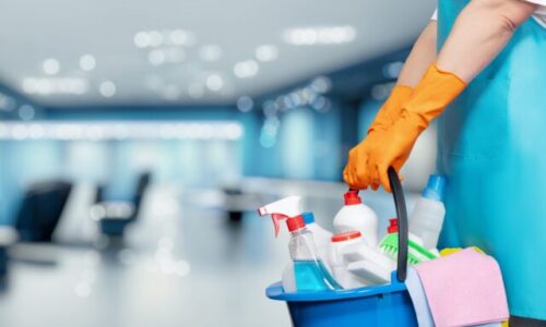 Prepustené upratovačky dostanú odstupné nad zákonný rámec, ministerstvo ponúkne niektorým ďalšie uplatnenie