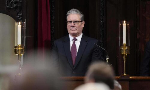 Putin si pre ceny ropy „mädlí ruky“. Británia bude môcť zadržať lode ruskej tieňovej flotily, oznámil Starmer