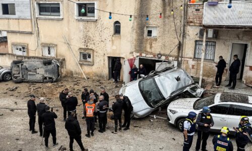 Trosky zostrelenej rakety zabili v Abú Zabí dvoch ľudí, sirény zneli aj v Izraeli