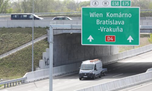 Vodiči v Bratislave a okolí by mali rátať so zdržaním, najviac smerom z Malaciek