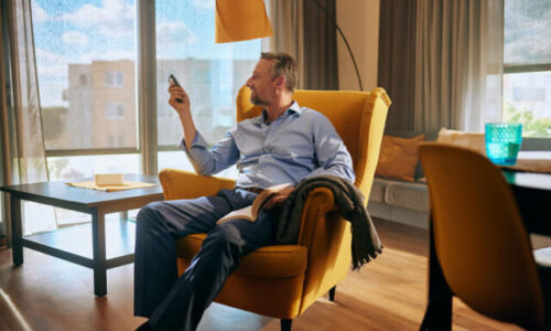 Solárne screeny: riešenie do horúčav bez sekania stien