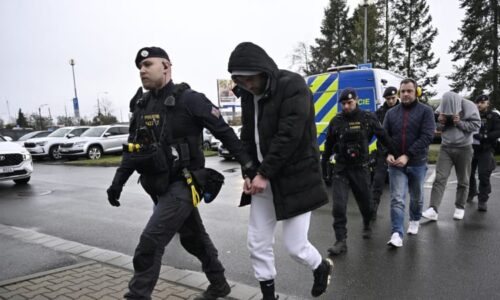 Fotbalový skandál před soudem: Dorazili tři obvinění, mezi nimi známý rozhodčí i brankář