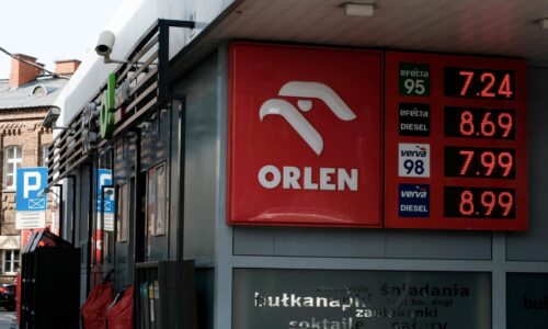 Tusk chce, aby palivá výrazne zlacneli ešte pred Veľkou nocou. Jeho vláda prijala balík opatrení