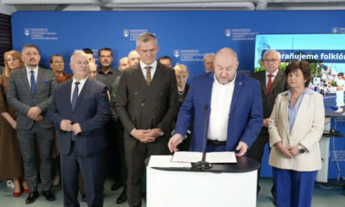 Huliak hovorí o zlyhaní fondu na podporu umenia, folklórne festivaly opäť zachraňuje štát