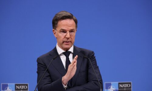 Kyjev dostáva kľúčové zbrane napriek vojne na Blízkom východe, tvrdí Rutte. Spomenul aj rakety do Patriotov