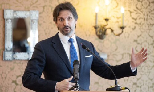 Šimečka vyzýva Kaliňáka, aby odstúpil z funkcie pre incident v dubnickej zbrojovke