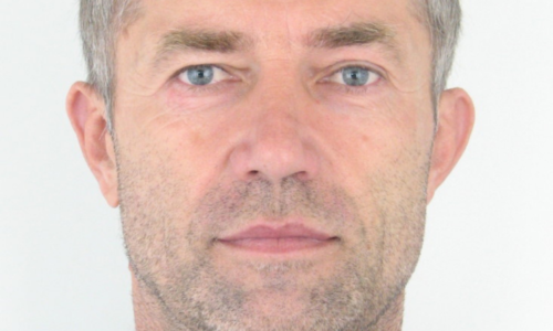 Obžalovaný z vydierania je na úteku v Mali, poškodený zas na Belize. A svedkom v kauze je sýkorovec Čapatý