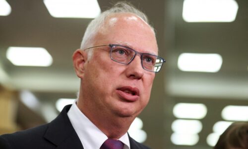 Svet sa nachádza pred najväčšou krízou cien pohonných látok. Rusko je v pôsobivej pozícii, tvrdí Dmitrijev