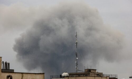 V Teheráne bolo počuť výbuchy. Izrael oznámil útoky na vojenské továrne a kľúčovú priemyselnú zónu