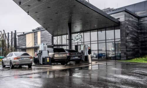 Babiš kritizuje ceny paliv. Jeho Pumpa však prodává dráž než řada jiných čerpacích stanic