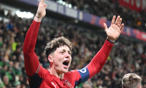 Fotbalisty požene v boji o šampionát plná Letná. Ještě nějaký lístek se ale může objevit