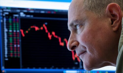 Európske akciové trhy sa v piatok prudko oslabili, pre vysoké ceny energií pretrvávajú obavy zo stagflácie