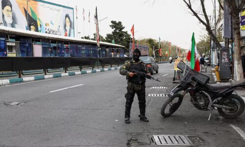 Režim sa pomstí na nás, bojujte ďalej. Medzi Iránčanmi sa šíri strach z mierových rokovaní