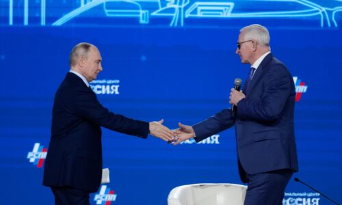 Prispejte na vojnu, vyzval Putin šéfov firiem. Vlastník superjachty sľúbil miliardy rubľov