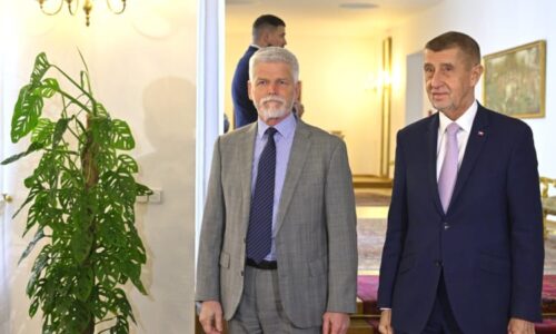 Vztahy vlády a Hradu jsou podle Čechů špatné, ukazuje výzkum. Kdo je za tento stav odpovědný?