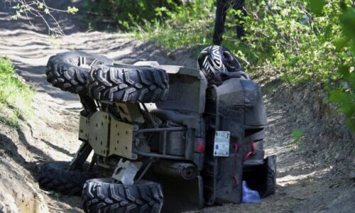 Tragický konec policejní honičky na Chrudimsku: Řidič čtyřkolky zraněním podlehl