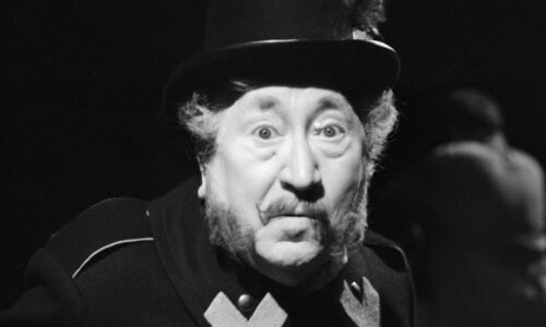 Smutné loučení velkého herce. Nemocného Marvana museli na hradby Karlštejna nosit