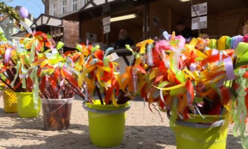 Velikonoční trhy v plném proudu: Někteří prodejci naučí uplést pomlázku, zdražili jen mírně