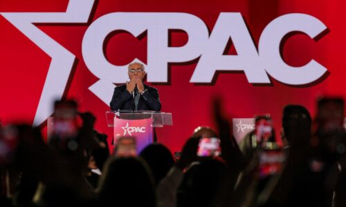 Syn posledného iránskeho šacha zožal ovácie na Konferencii konzervatívnej politickej akcie