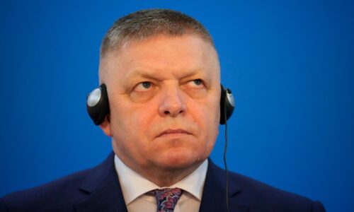 Fico odkazuje Progresívnemu Slovensku: Najskôr s tým kladivom poriadne buchnite po vlastnej hlave
