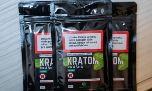 Boj o kratom: Policejní kampaň je zavádějící. Je to tlak na vládu, kritizuje Vobořil