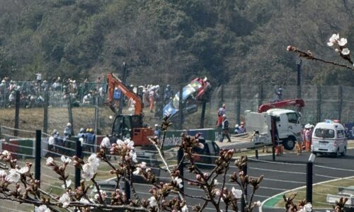 VIDEO Desivé scény pred Veľkou cenou Japonska. Auto preletelo oplotením, zázrakom nezasiahlo divákov