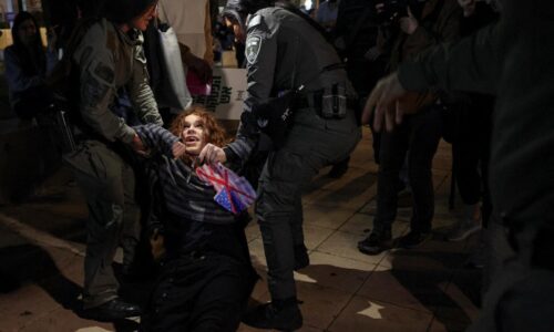 V Izraeli sa konali demonštrácie proti vojne, polícia zadržala niekoľko osôb